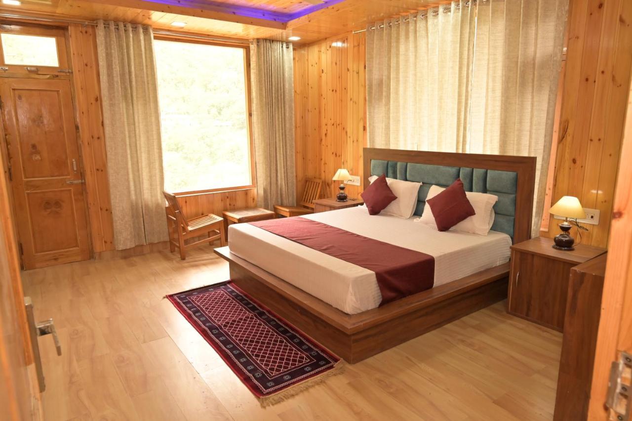Hotel Royal Galaxy Tirthan Banjār Exterior photo