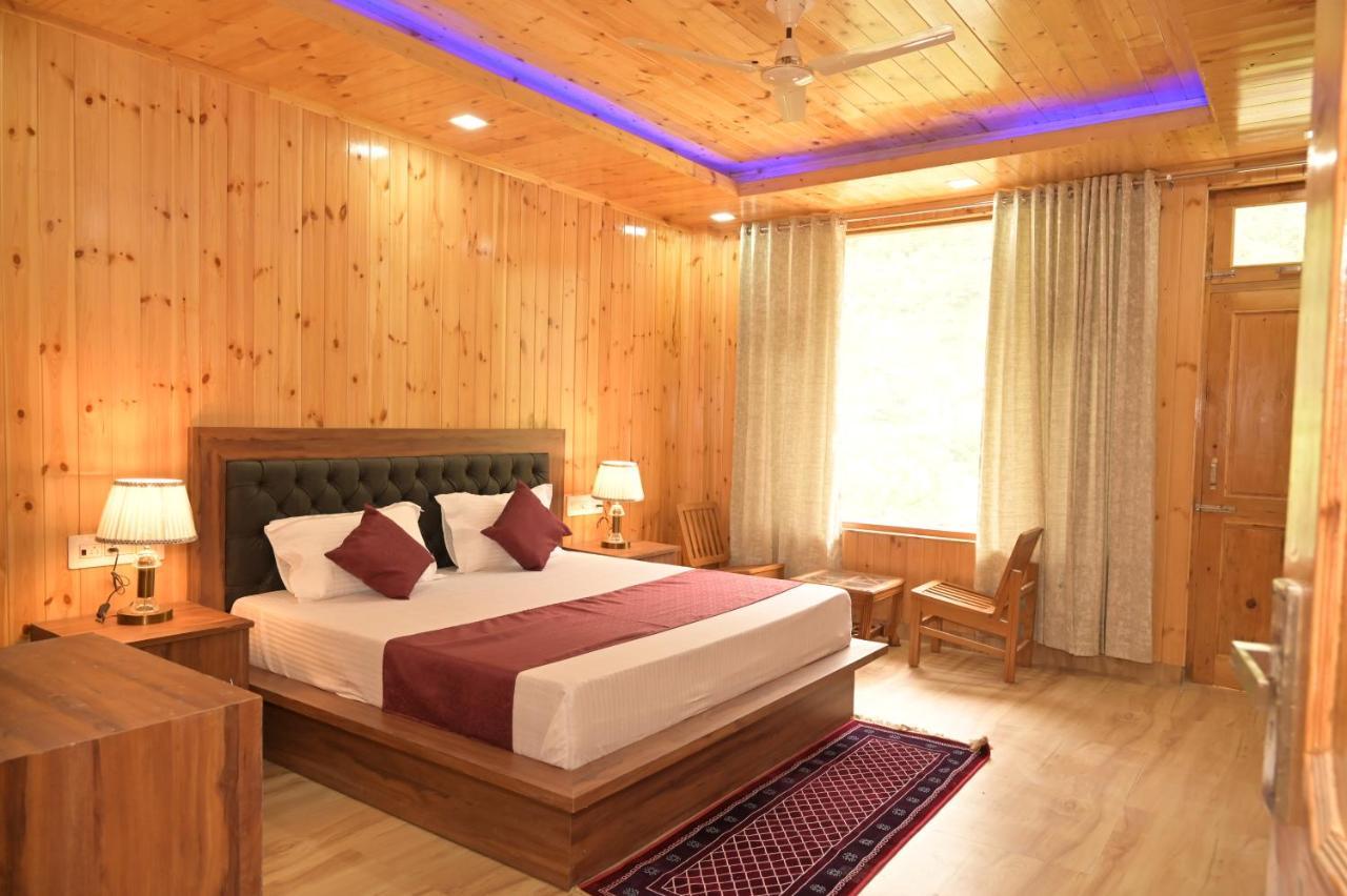 Hotel Royal Galaxy Tirthan Banjār Exterior photo