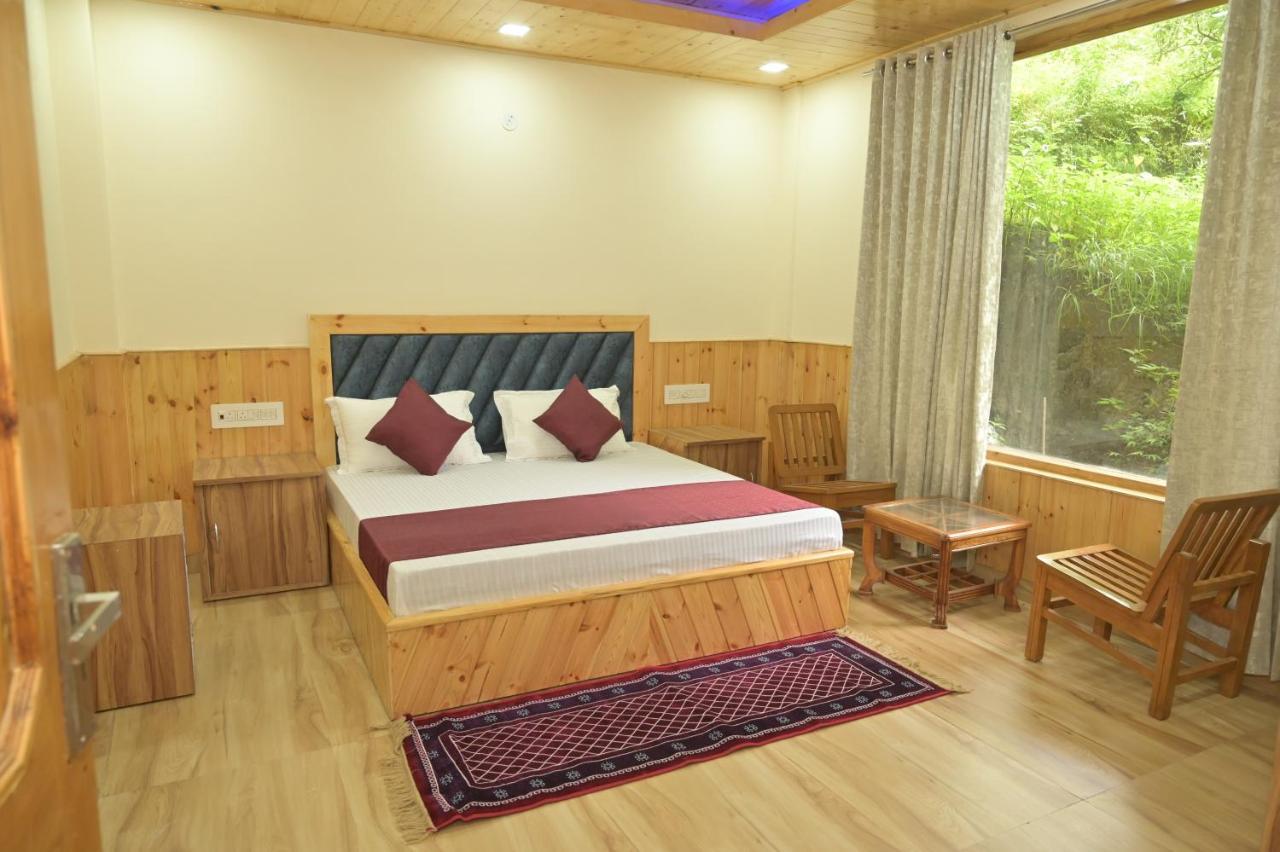 Hotel Royal Galaxy Tirthan Banjār Exterior photo