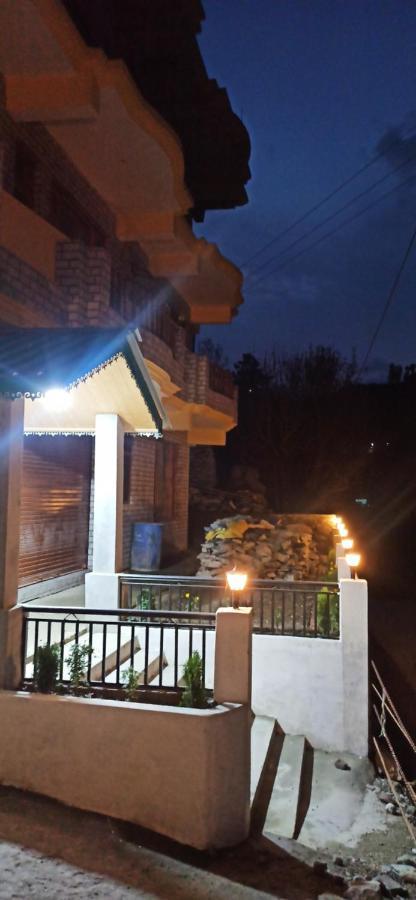 Hotel Royal Galaxy Tirthan Banjār Exterior photo