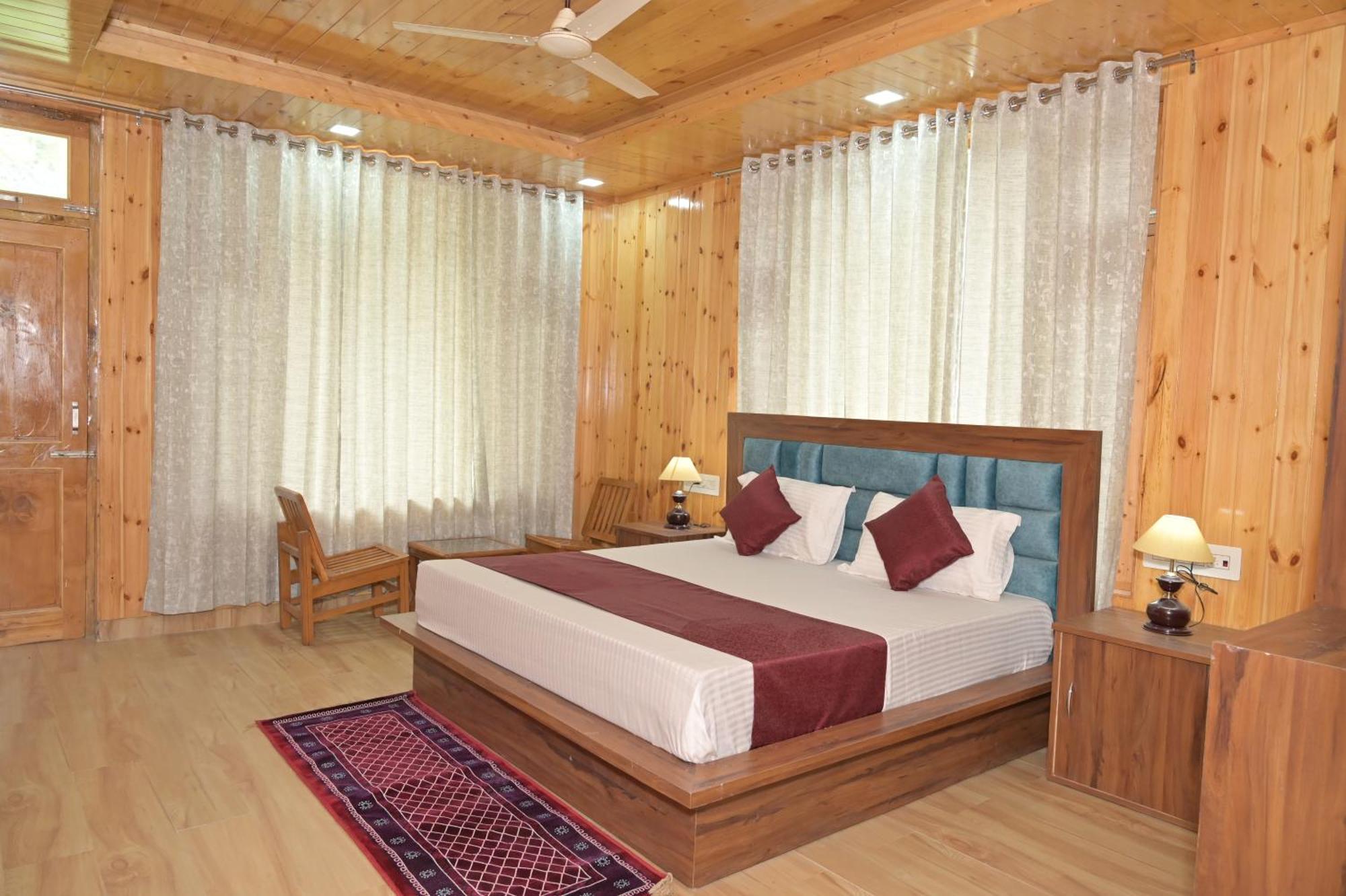 Hotel Royal Galaxy Tirthan Banjār Exterior photo