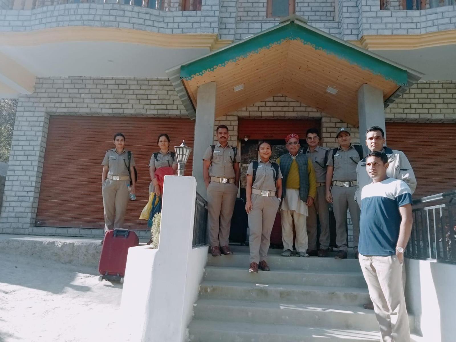Hotel Royal Galaxy Tirthan Banjār Exterior photo