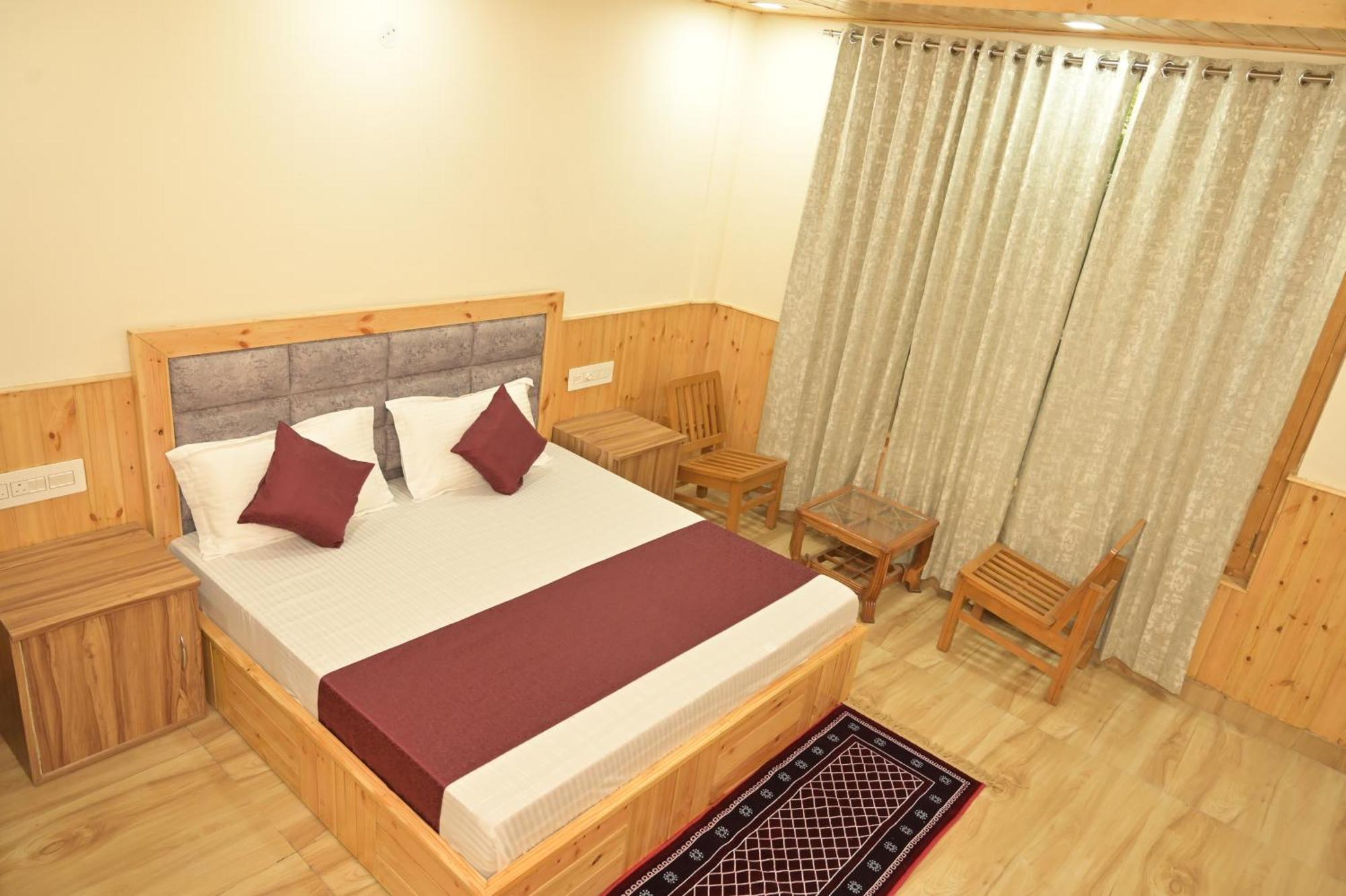 Hotel Royal Galaxy Tirthan Banjār Exterior photo