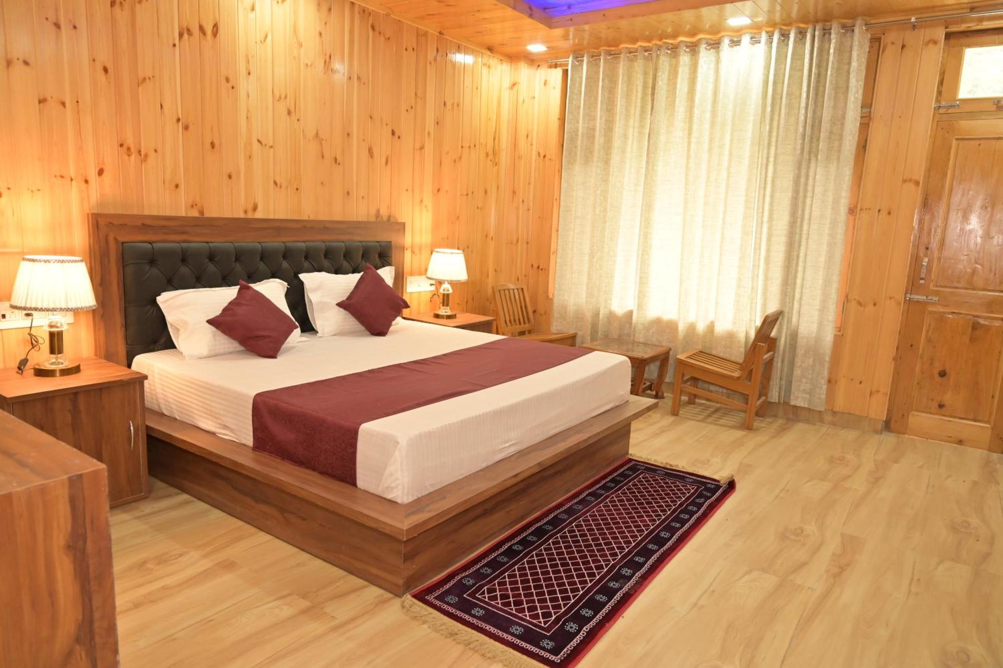 Hotel Royal Galaxy Tirthan Banjār Exterior photo